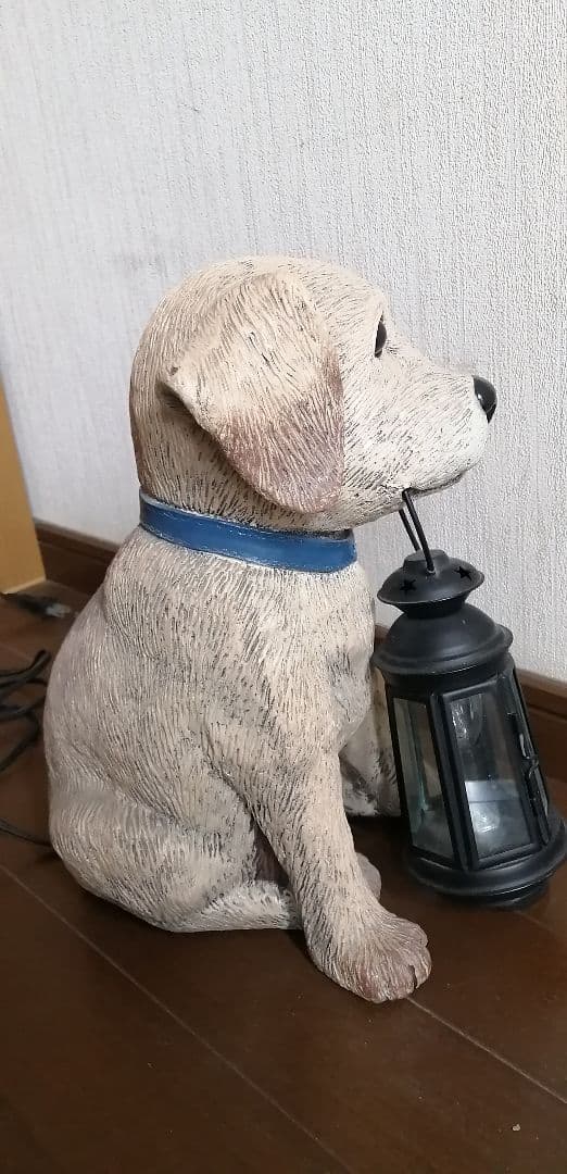ランタン付き　犬の置物