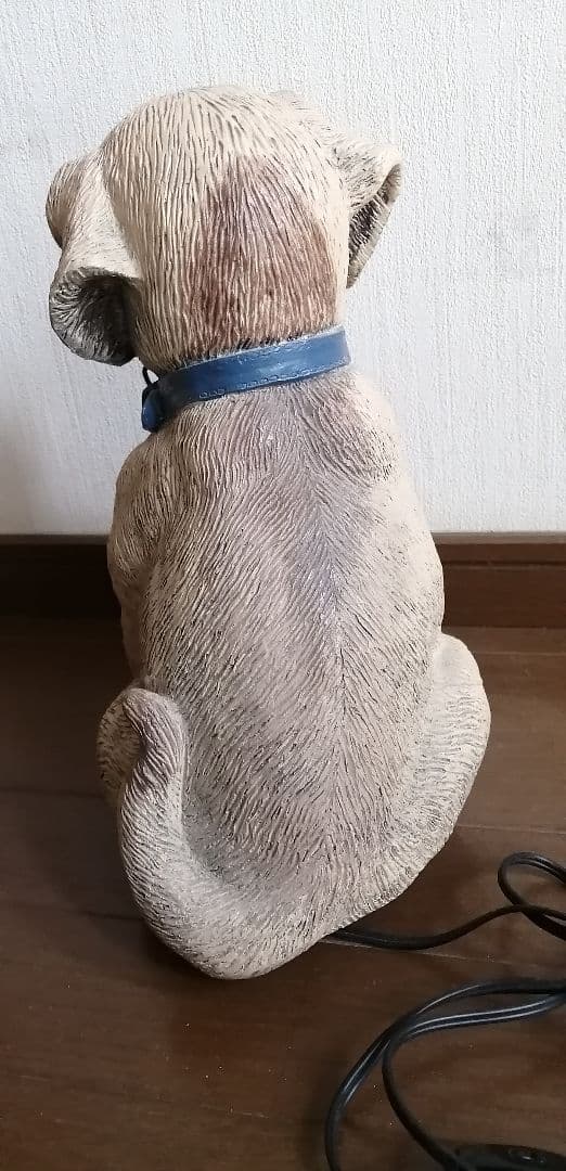 ランタン付き　犬の置物
