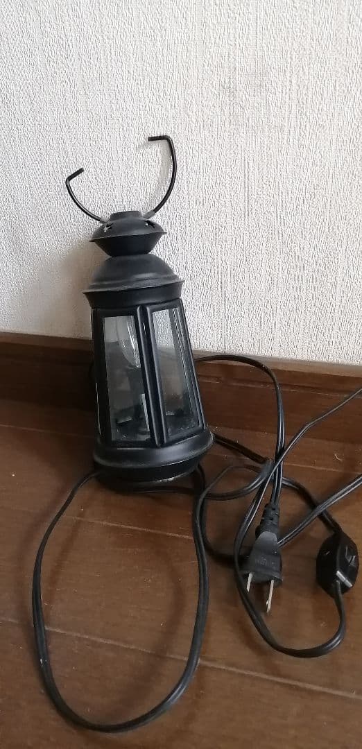 ランタン付き　犬の置物