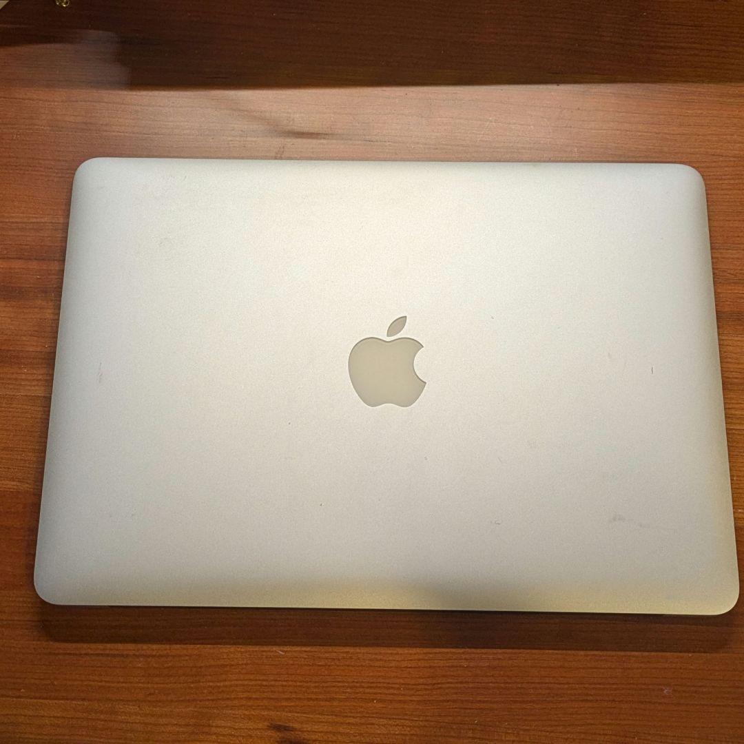 【おまけ付】Macbook Air 2017 本体+充電器