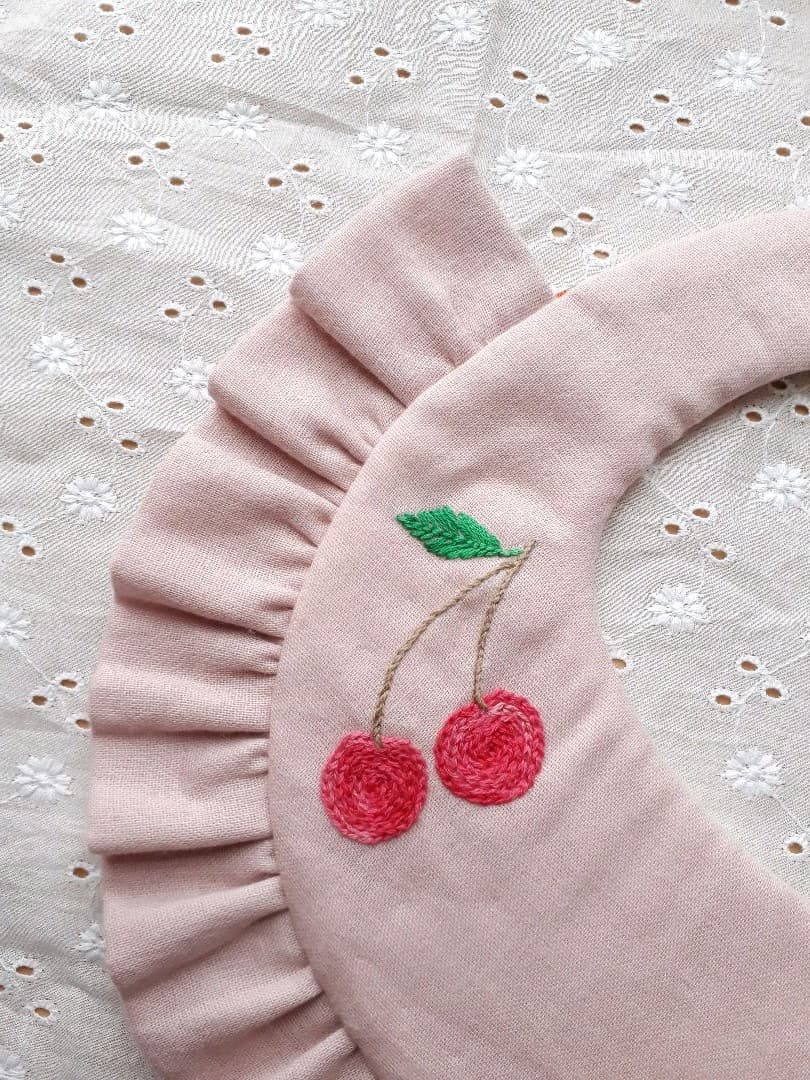 テディベア&チェリーのコロンとしたスタイ&コロンリボン(チェリー刺繍)