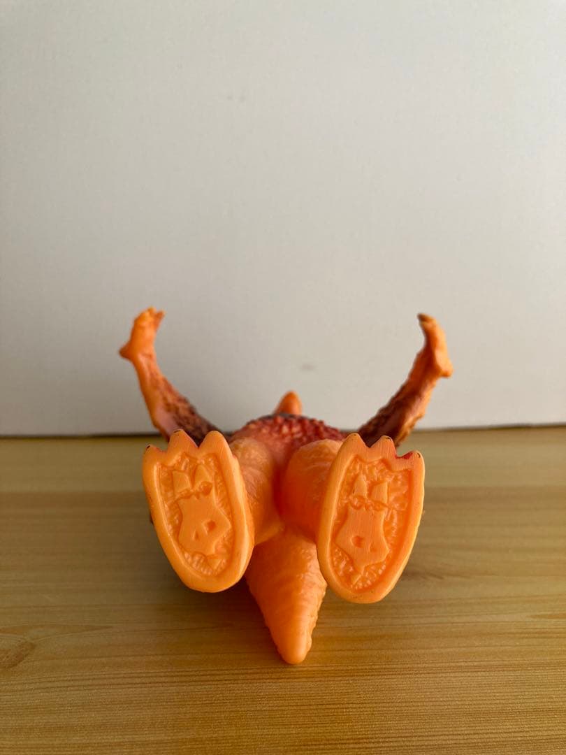 ギエロン星獣　ポピーキングザウルスシリーズ　ソフビ　ウルトラセブン