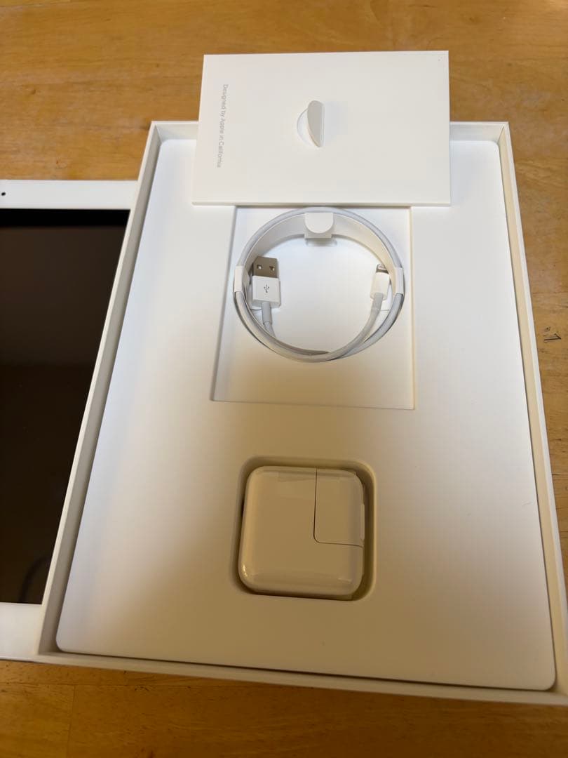 Apple iPad 5世代 32GB シルバー 箱あり 本体