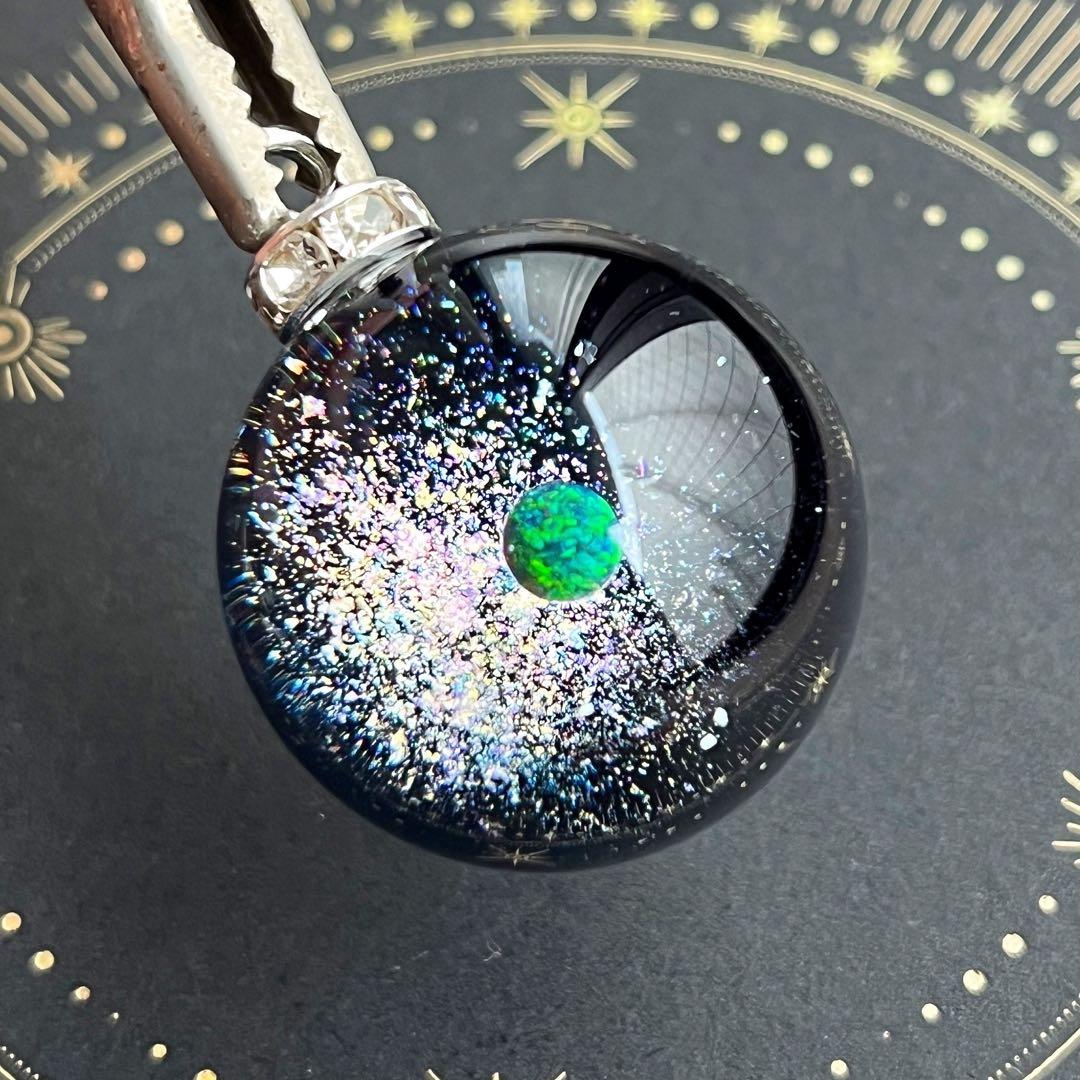 【ハンドメイド】宇宙玉チャーム25mm ２点・台座１点