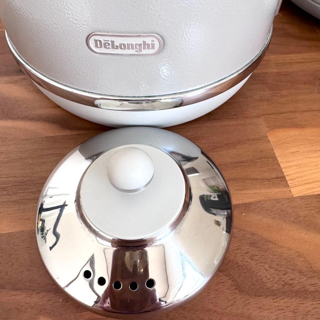 DeLonghi 電気ケトル グレー