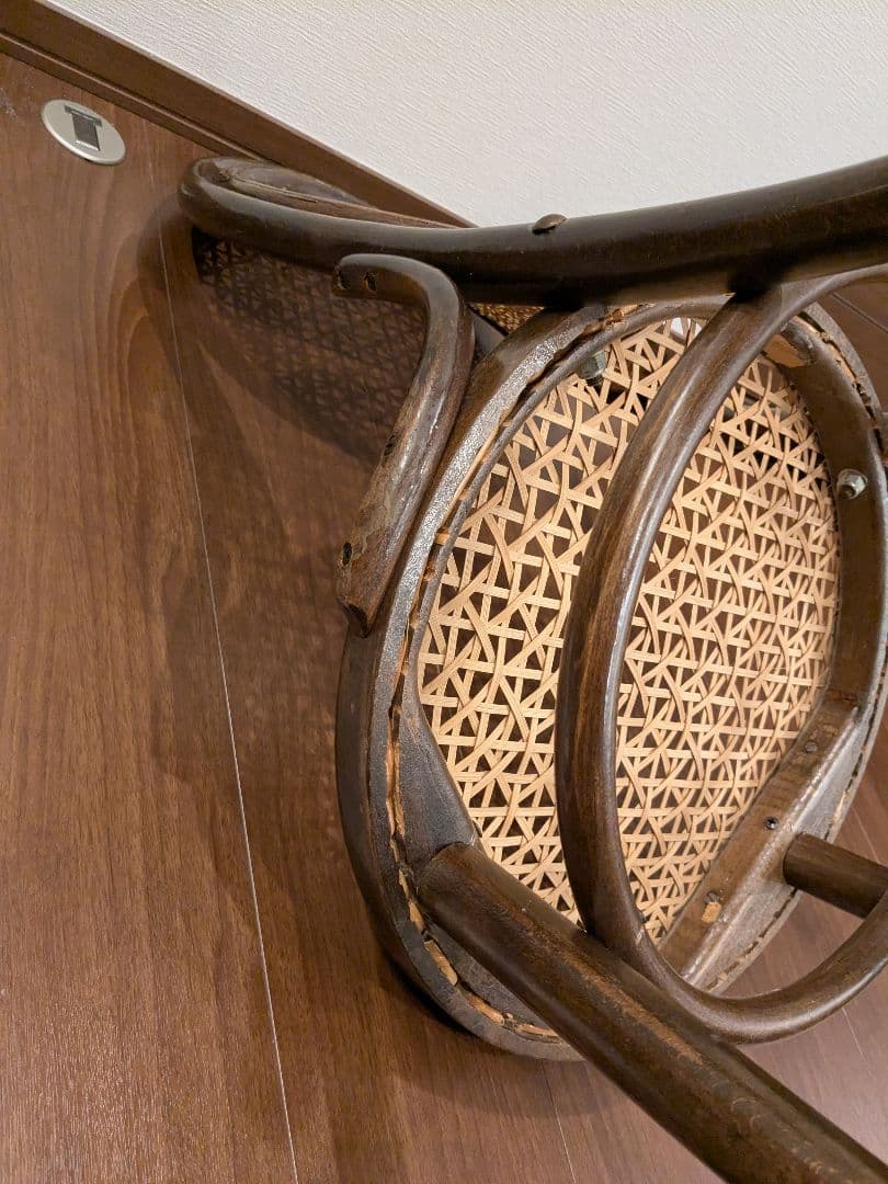 AIDEC　アンティークチェア　籐の椅子　曲げ木　ラタン