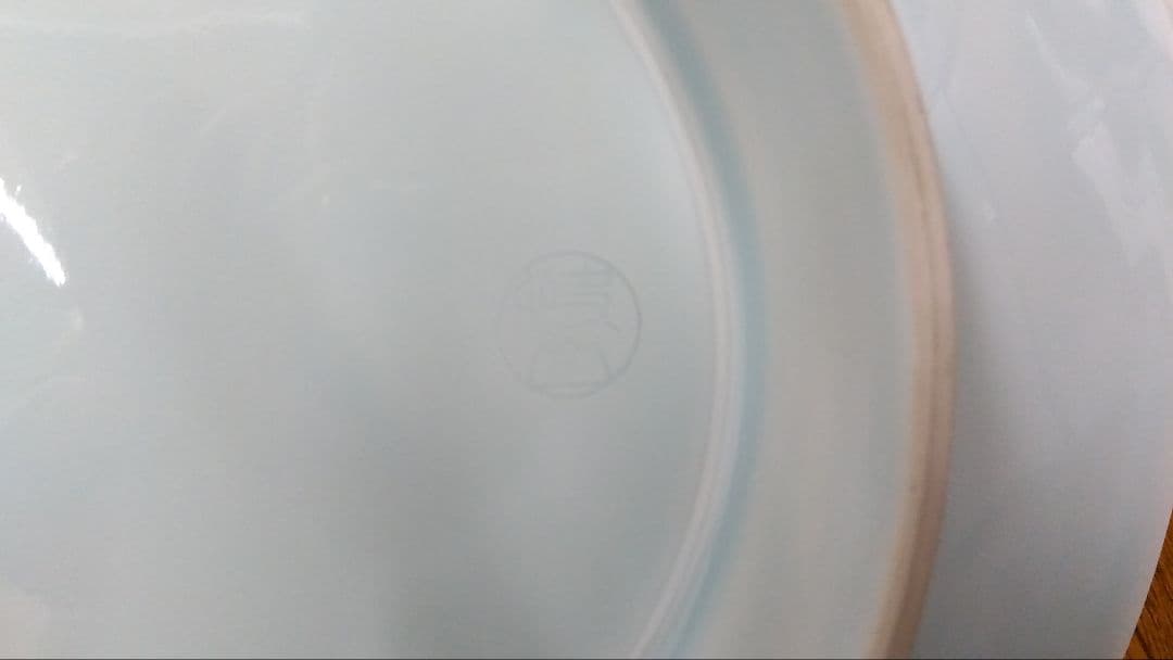 塚本快示　青白磁 大輪菊文高台皿 木箱付き