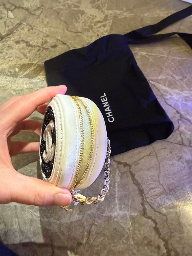シャネル　CHANEL パース　まる　円形　キルト　白黒　ノベルティ　新