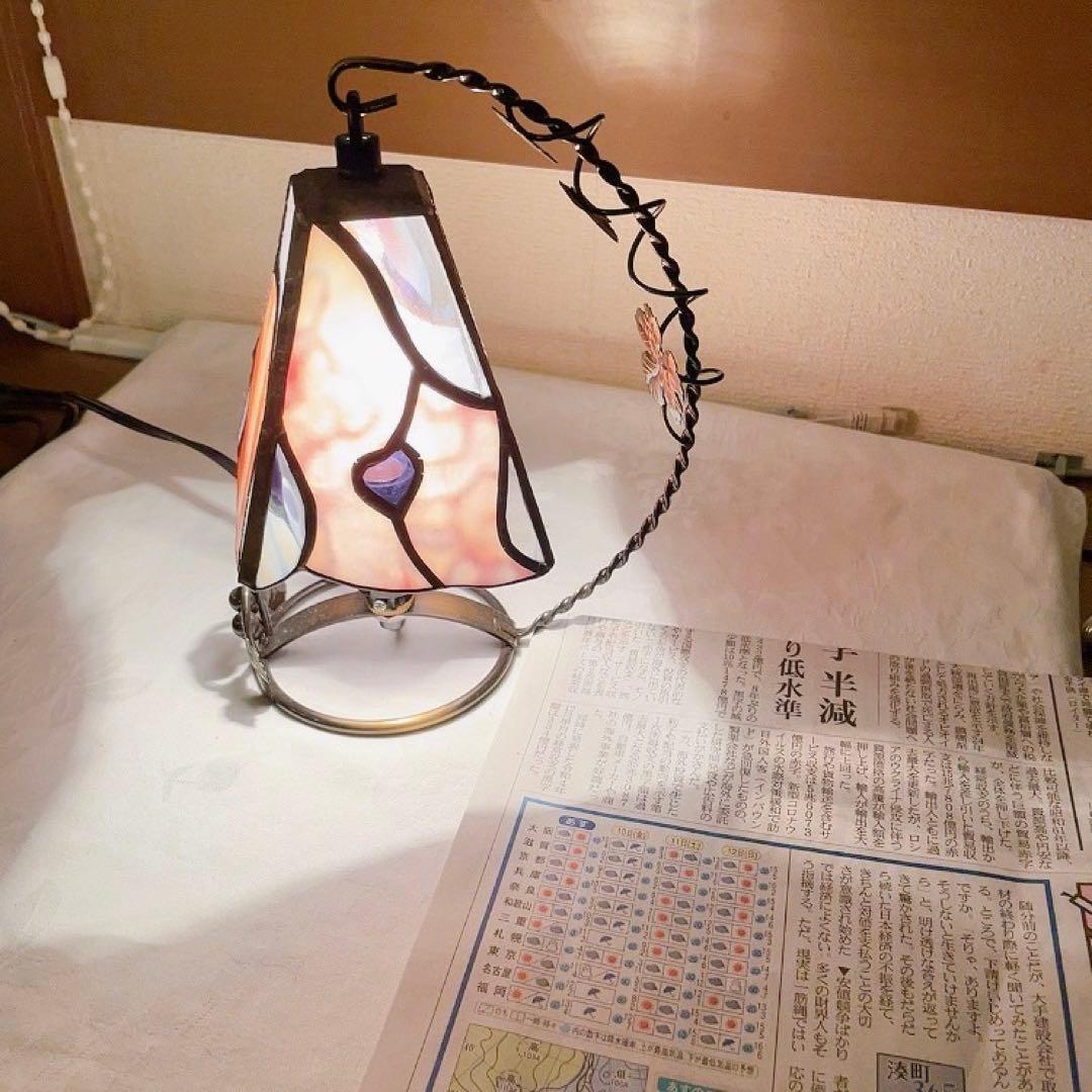 ステンドグラスのランプ