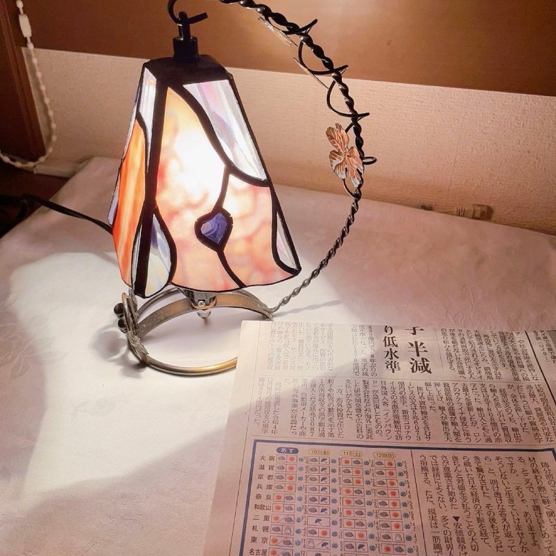 ステンドグラスのランプ