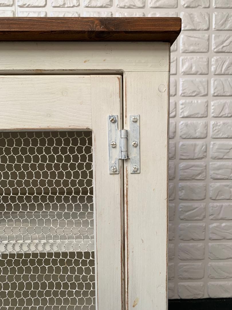 アンティーク風 シャビー 木製 扉付き 棚 ラック シェルフ⭐︎配送は３／１２以降