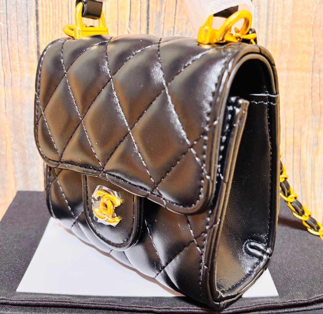CHANELブラックキルティングショルダーバッグ ノベルティ