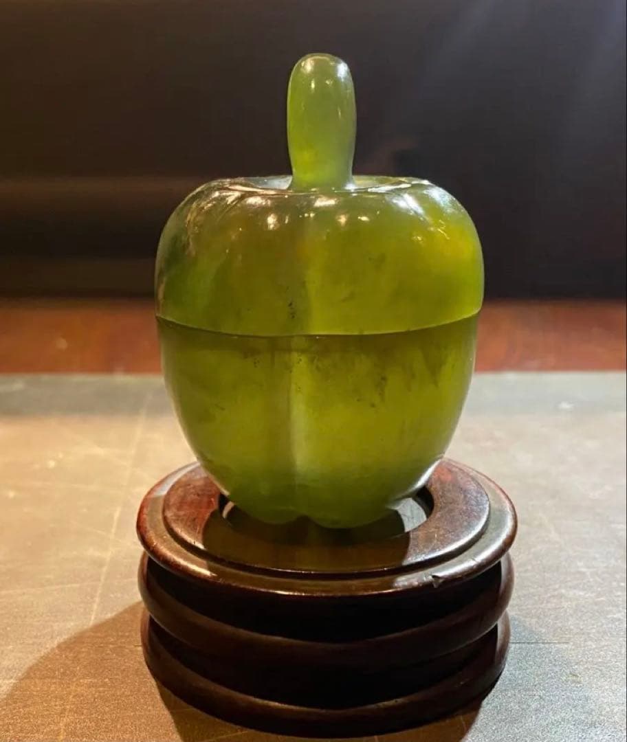 ヴィンテージ・古翡翠・青林檎/ピーマン・唐木鑑賞台付　２点セット　レア