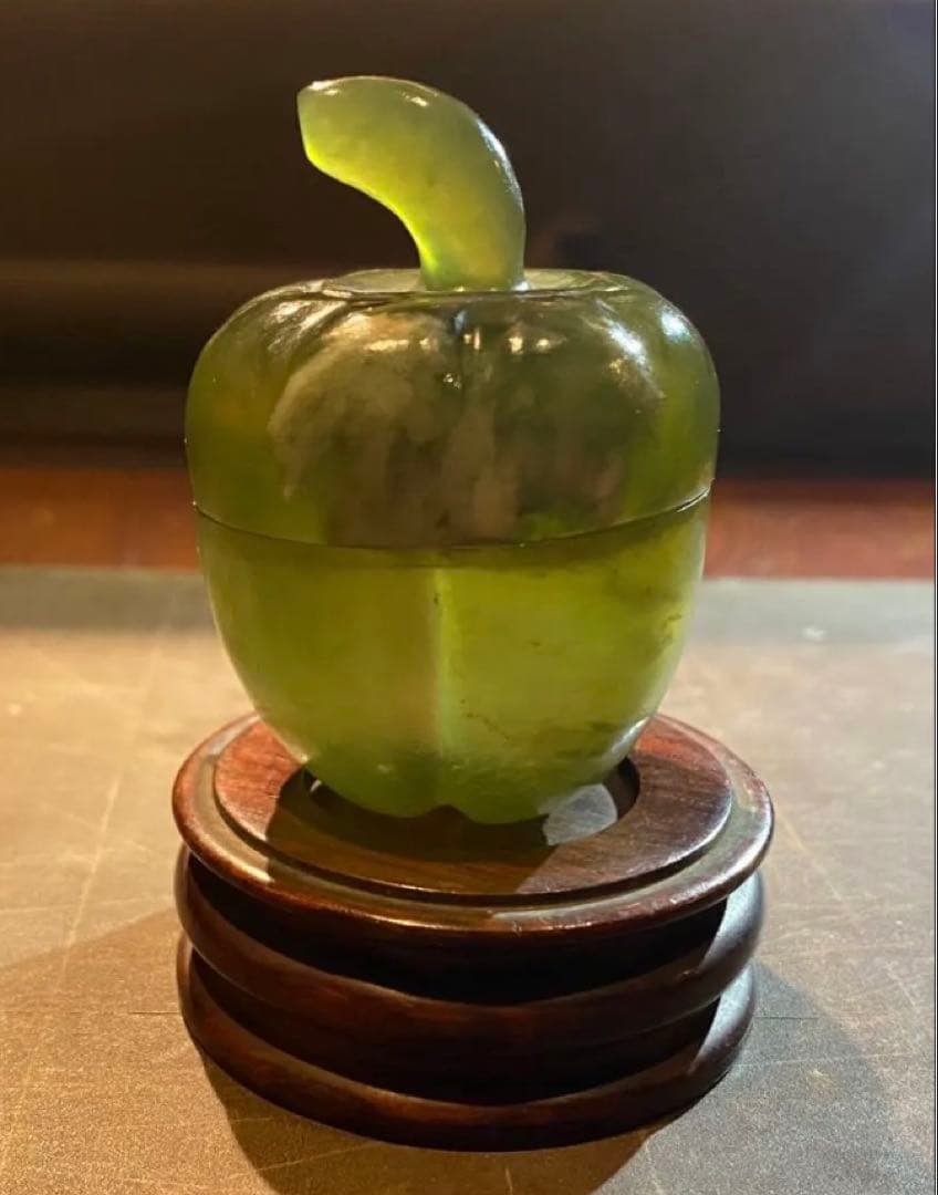 ヴィンテージ・古翡翠・青林檎/ピーマン・唐木鑑賞台付　２点セット　レア