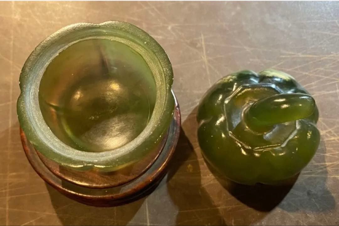 ヴィンテージ・古翡翠・青林檎/ピーマン・唐木鑑賞台付　２点セット　レア