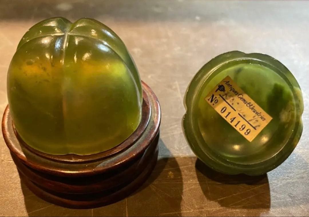 ヴィンテージ・古翡翠・青林檎/ピーマン・唐木鑑賞台付　２点セット　レア