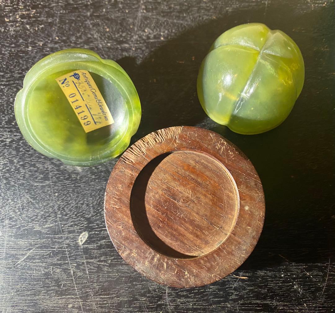 ヴィンテージ・古翡翠・青林檎/ピーマン・唐木鑑賞台付　２点セット　レア