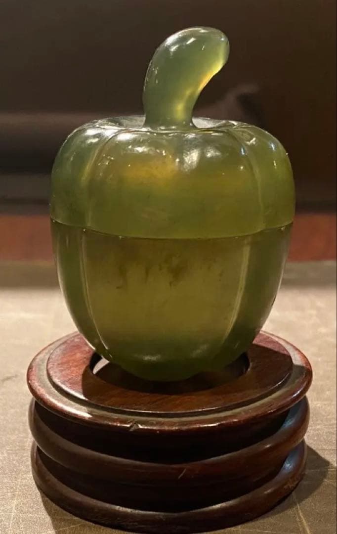 ヴィンテージ・古翡翠・青林檎/ピーマン・唐木鑑賞台付　２点セット　レア