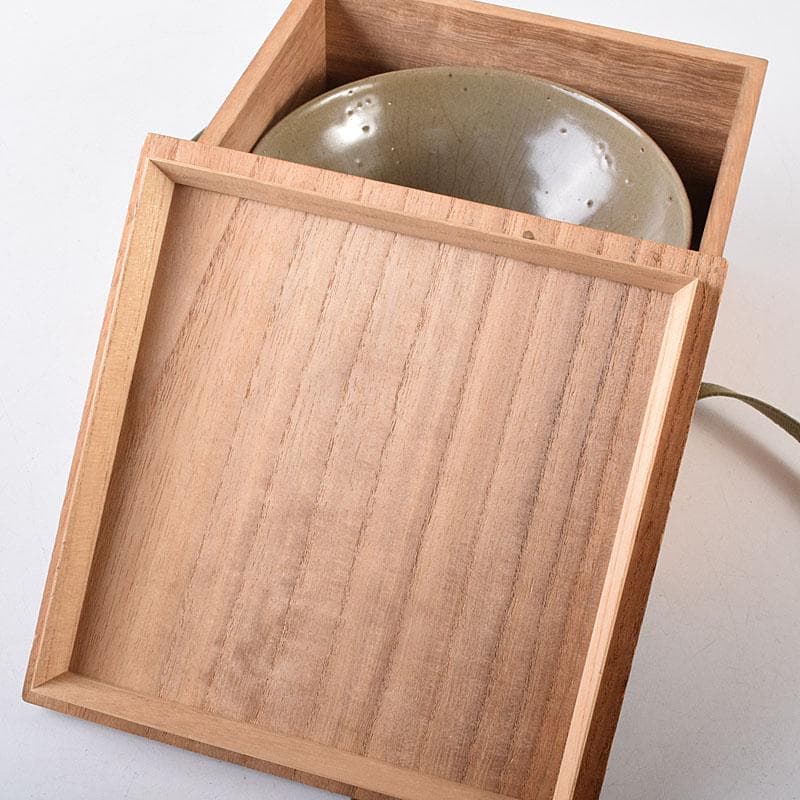 中国　龍泉窯　青磁　陽刻　蓮弁文碗　時代箱付　M　R8641