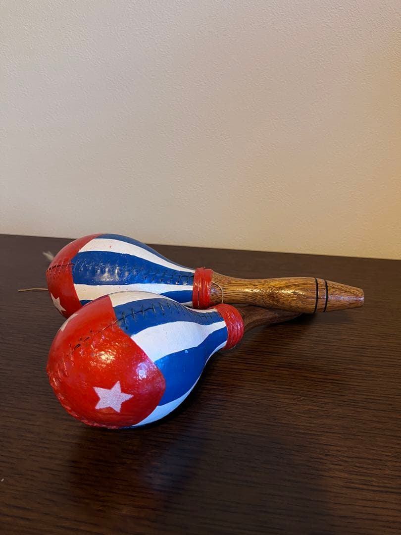 キューバ国旗 マラカス 青赤白