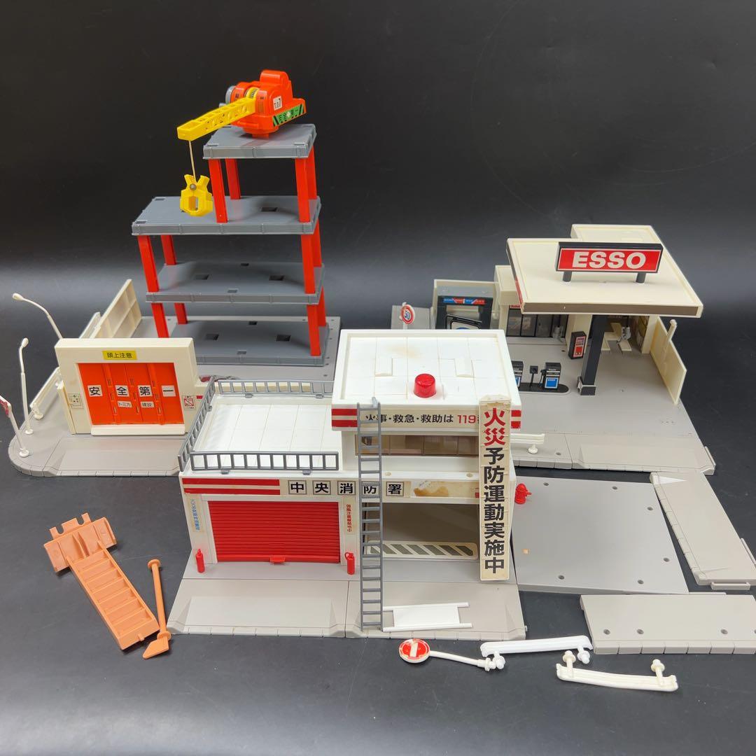 トミカ 旧トミカタウン 建築現場 消防署 ガソリンスタンド ESSOエッソ