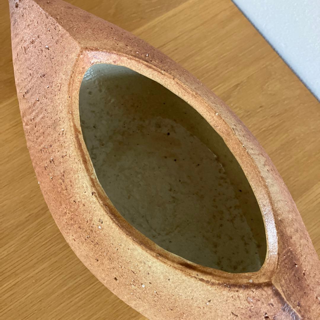 流線型陶器花器
