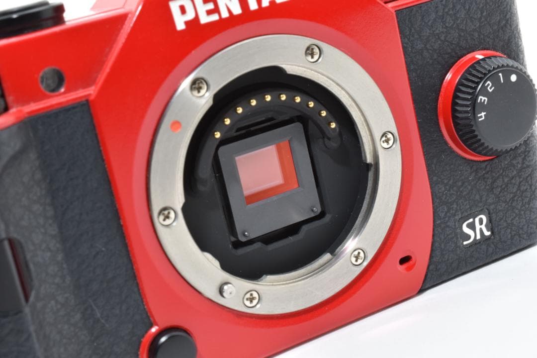 美品 ペンタックス Q10 ミラーレスデジタルカメラボディ レッド Pentax