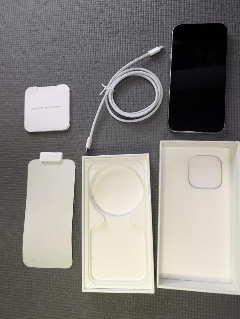 iPhone 15 Pro 256GB ナチュラルチタニウム　※美品