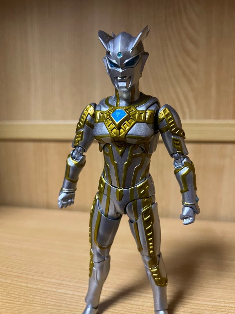 バンダイ S.H.Figuartsウルティメイトシャイニングウルトラマンゼロ
