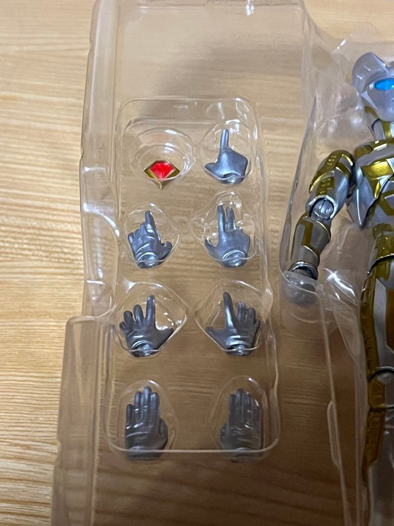 バンダイ S.H.Figuartsウルティメイトシャイニングウルトラマンゼロ