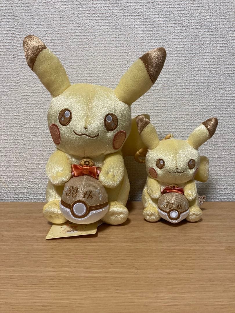 ピカチュウ 30周年記念ぬいぐるみ2体セット