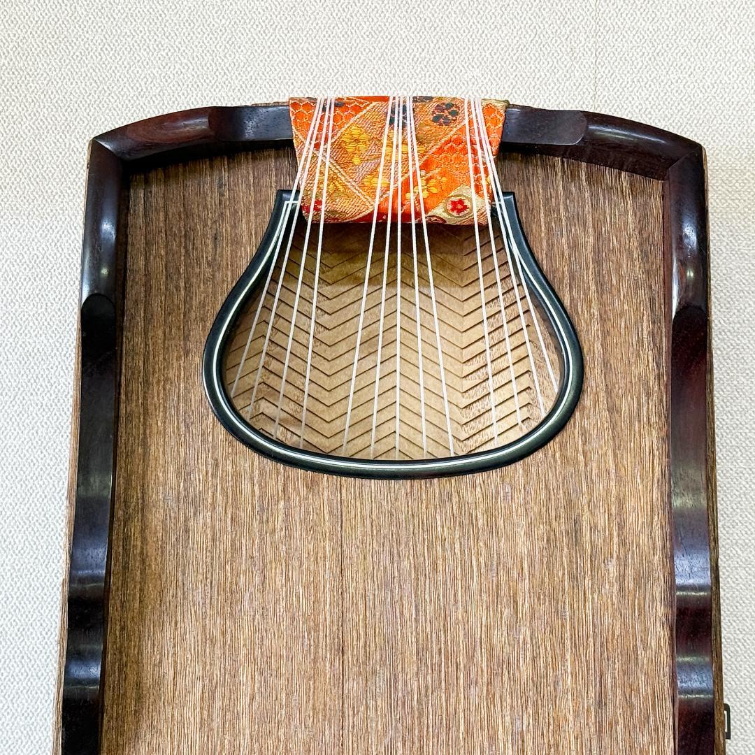 ユキ　最高級 琴 13弦 綾杉彫り 山有 山田流 舟一刀 玉緑包み柏葉
