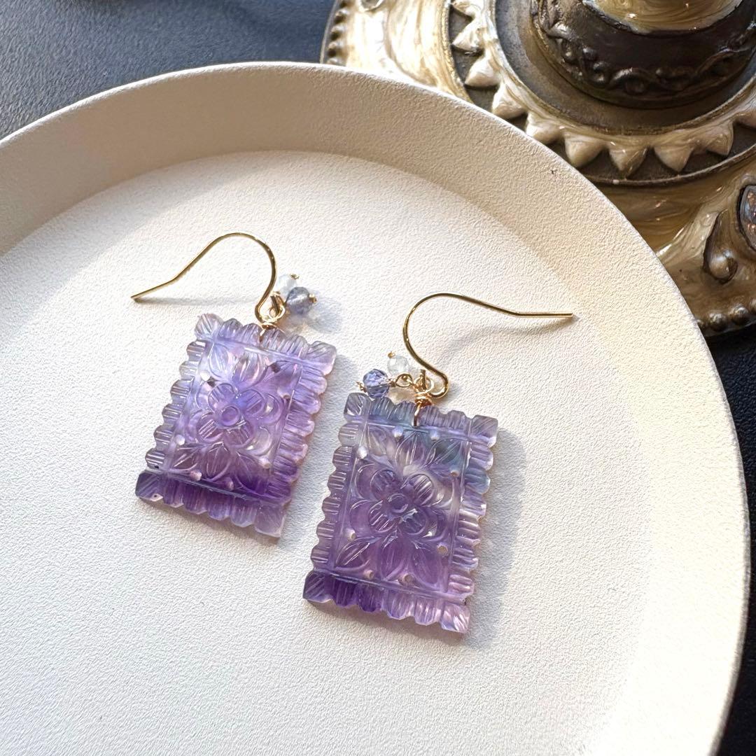 《1点限定》フローライト&MOPフラワーカービング＊ピアスorイヤリング