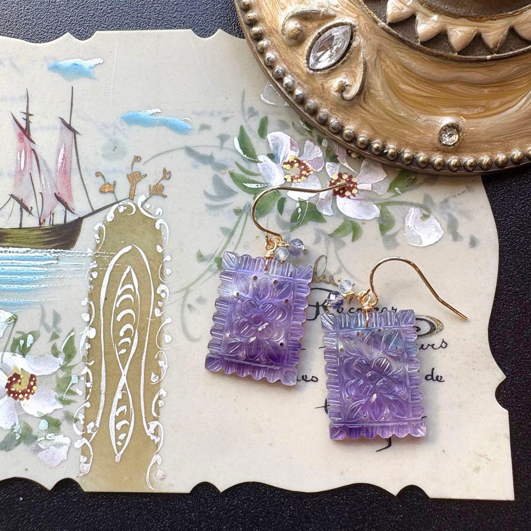 《1点限定》フローライト&MOPフラワーカービング＊ピアスorイヤリング