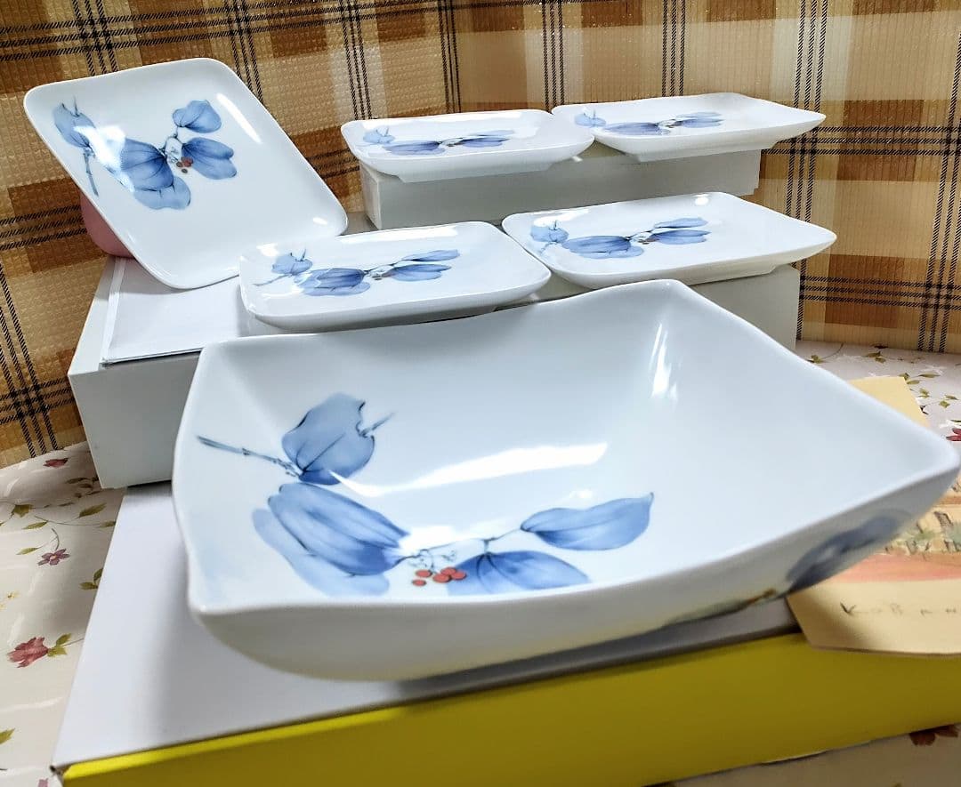 ●5589#0219　香蘭社/角大鉢1点、角銘々皿5点(共に山帰来)　1019