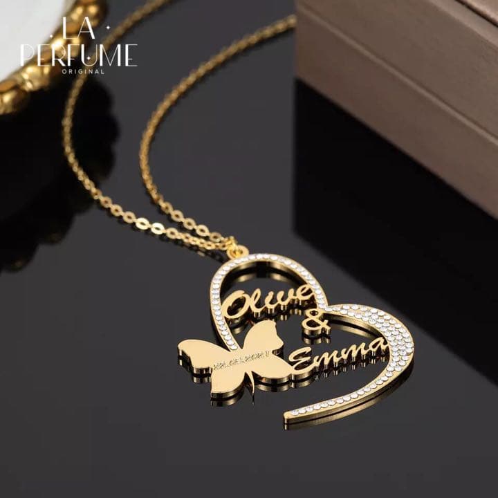 名入れ♡キラキラ✨蝶々 バタフライ ダブルネーム✨ネックレス イニシャル 手作り