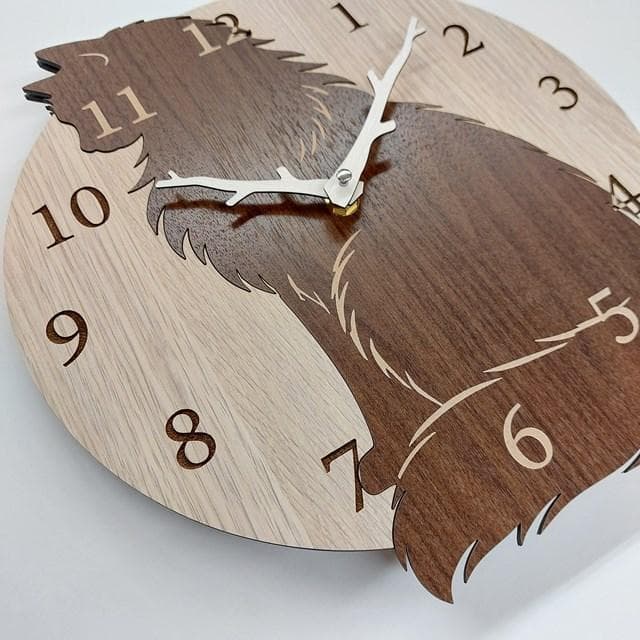 【名入れ】 猫　長毛種 茶色　はみ出し壁掛け時計 静音　ハンドメイド