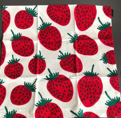 【マリメッコ・marimekko】マンシッカ・イチゴ・いちご柄・クッションカバー