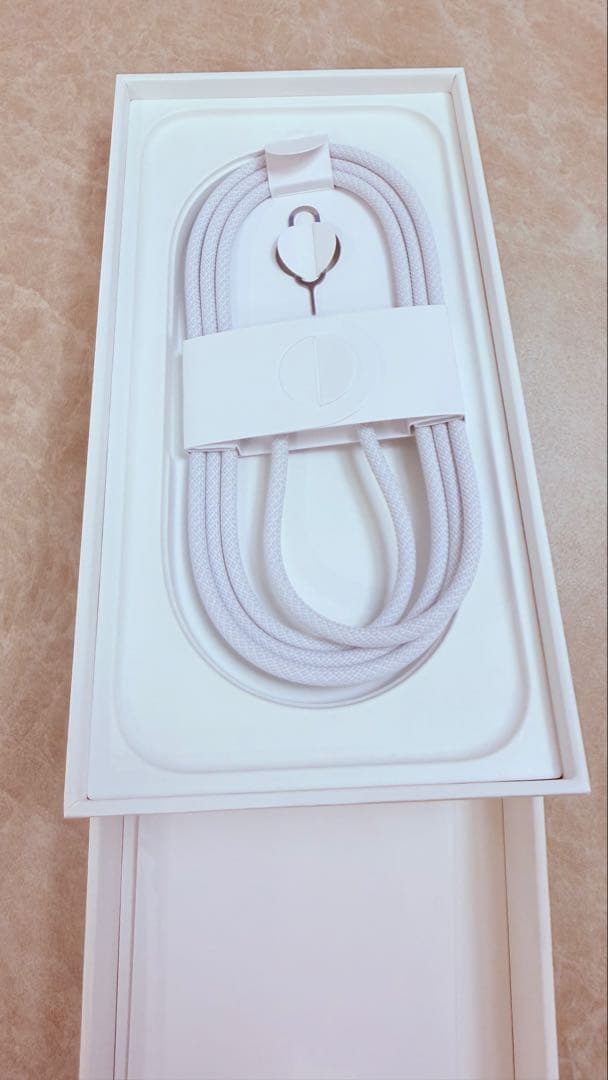 美品: Apple iPhone 16 Pro デザートチタニウム　256MB