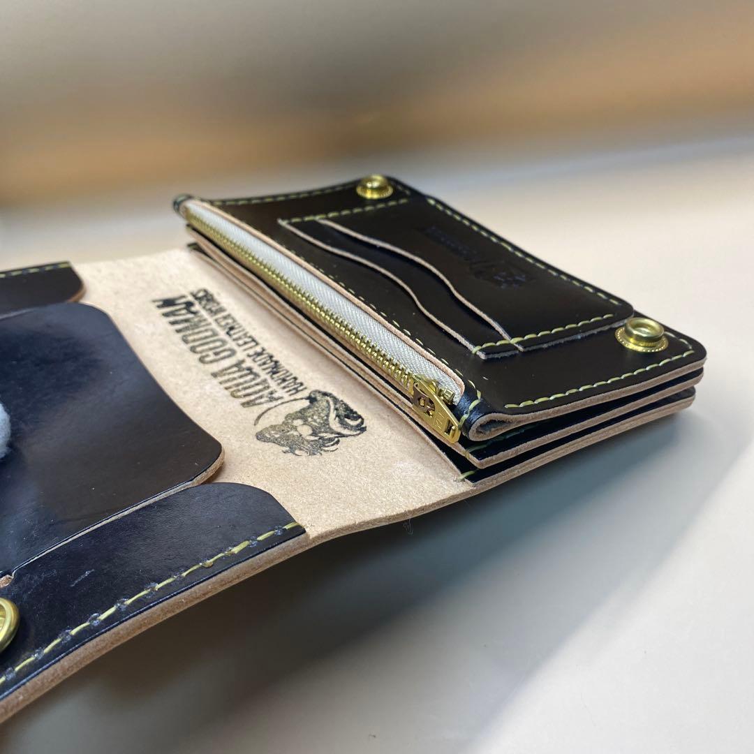 【無骨×上質】3層 丘染めブラック／ミドルトラッカーウォレットMTW