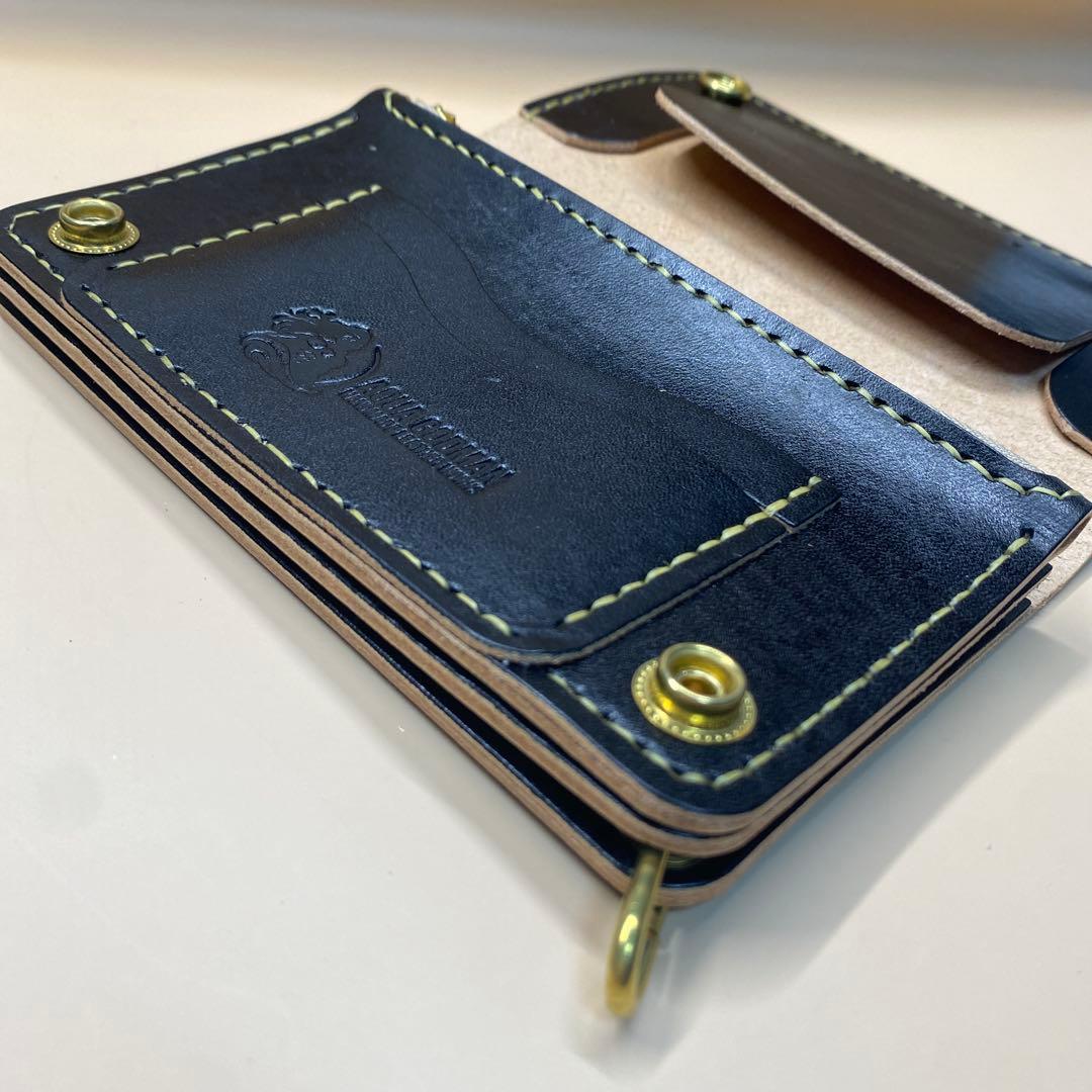 【無骨×上質】3層 丘染めブラック／ミドルトラッカーウォレットMTW