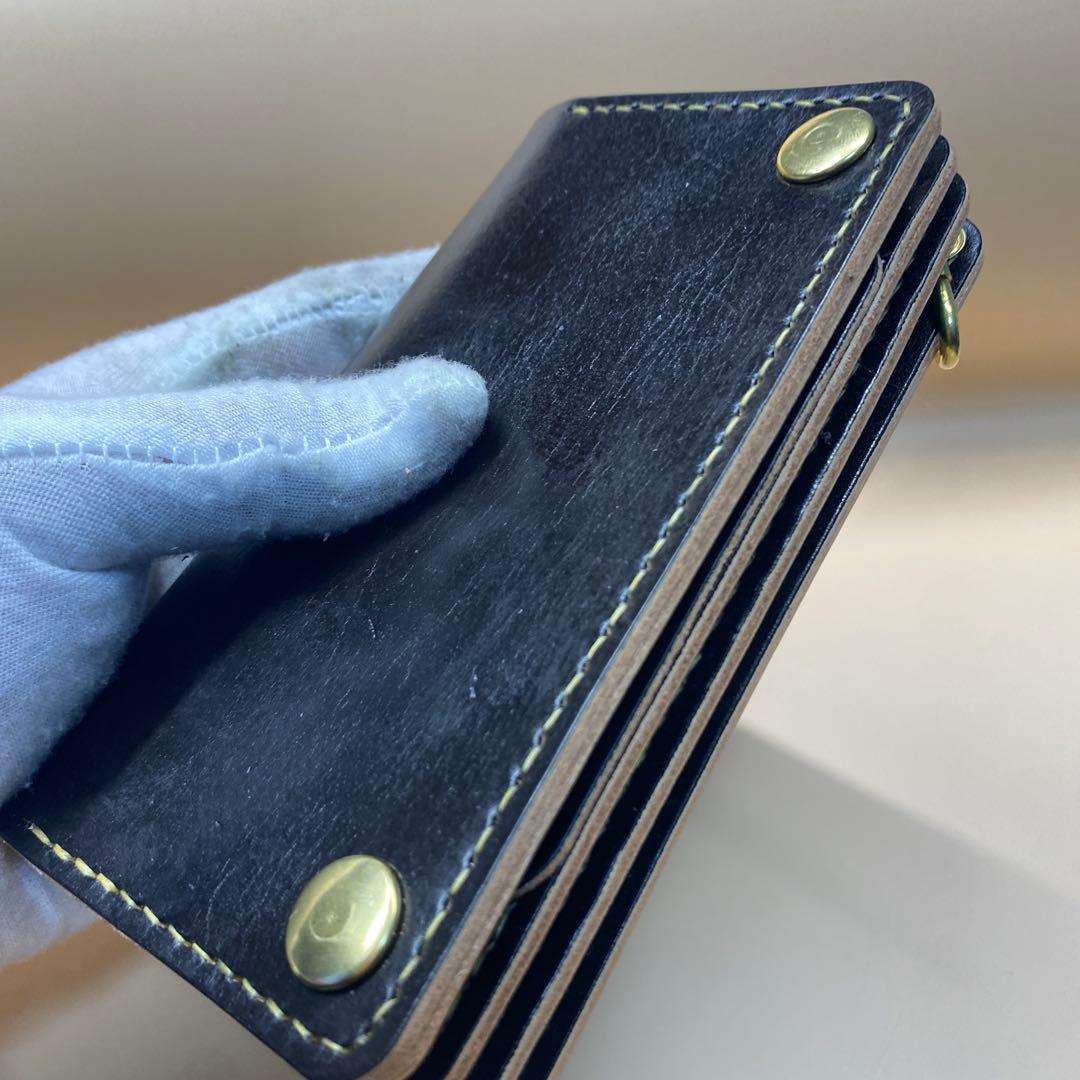 【無骨×上質】3層 丘染めブラック／ミドルトラッカーウォレットMTW