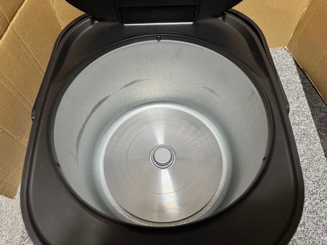 2019年製　アイリスオーヤマ 炊飯器 10号　RC-MC10-B 1.8L