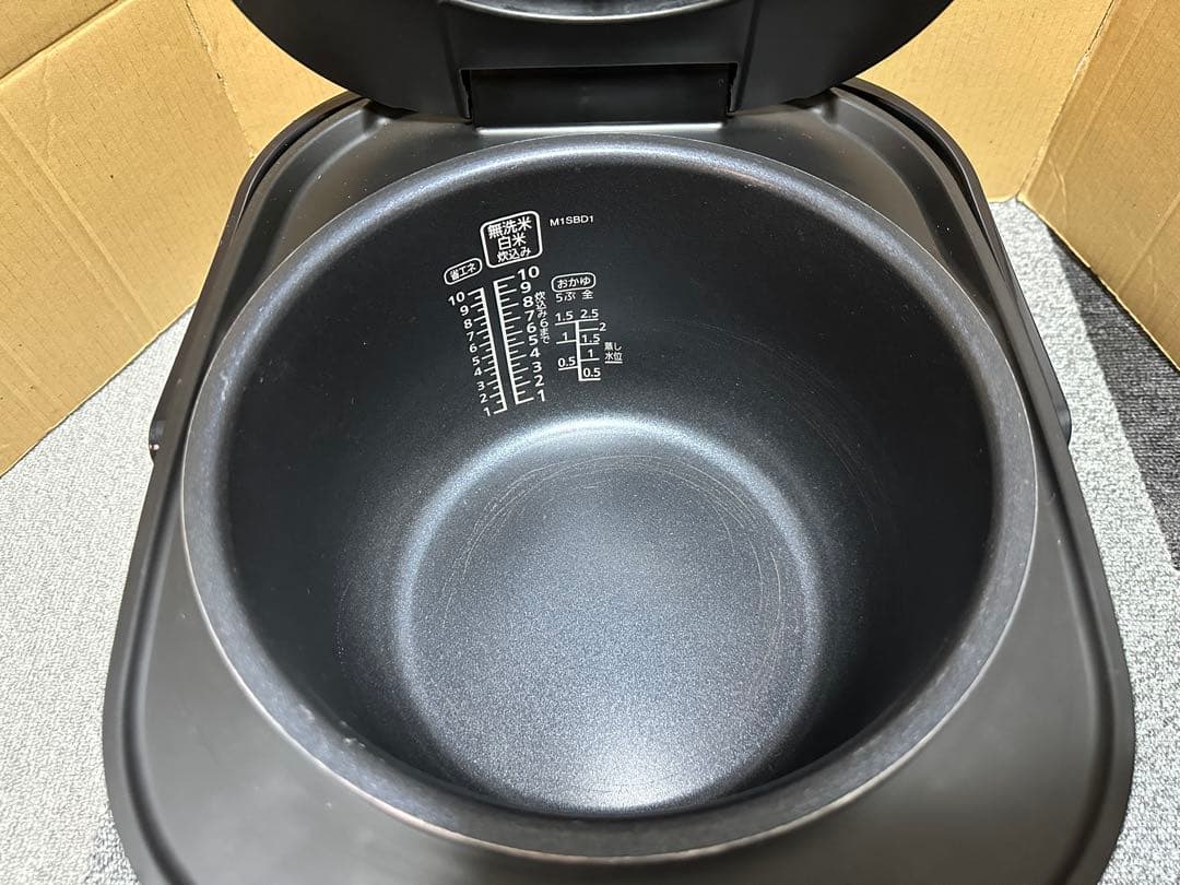 2019年製　アイリスオーヤマ 炊飯器 10号　RC-MC10-B 1.8L