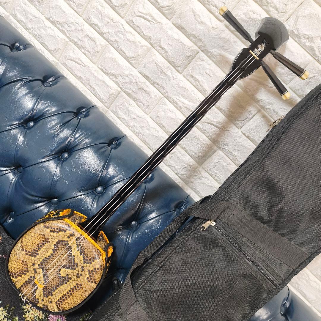 沖縄三線 本皮 種名 アミメニシキヘビ 強化張り ソフトケース付き 全長78cm