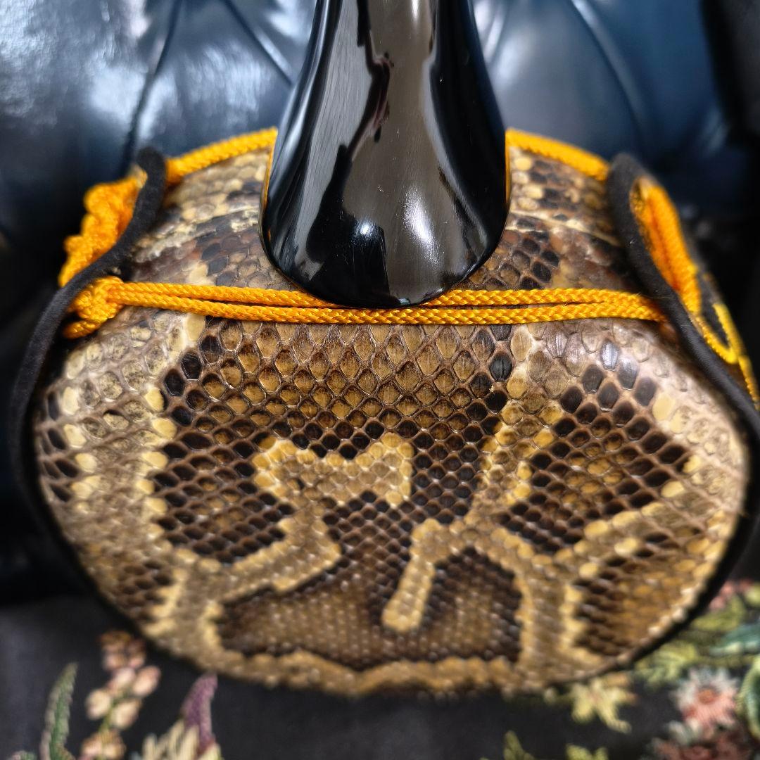 沖縄三線 本皮 種名 アミメニシキヘビ 強化張り ソフトケース付き 全長78cm