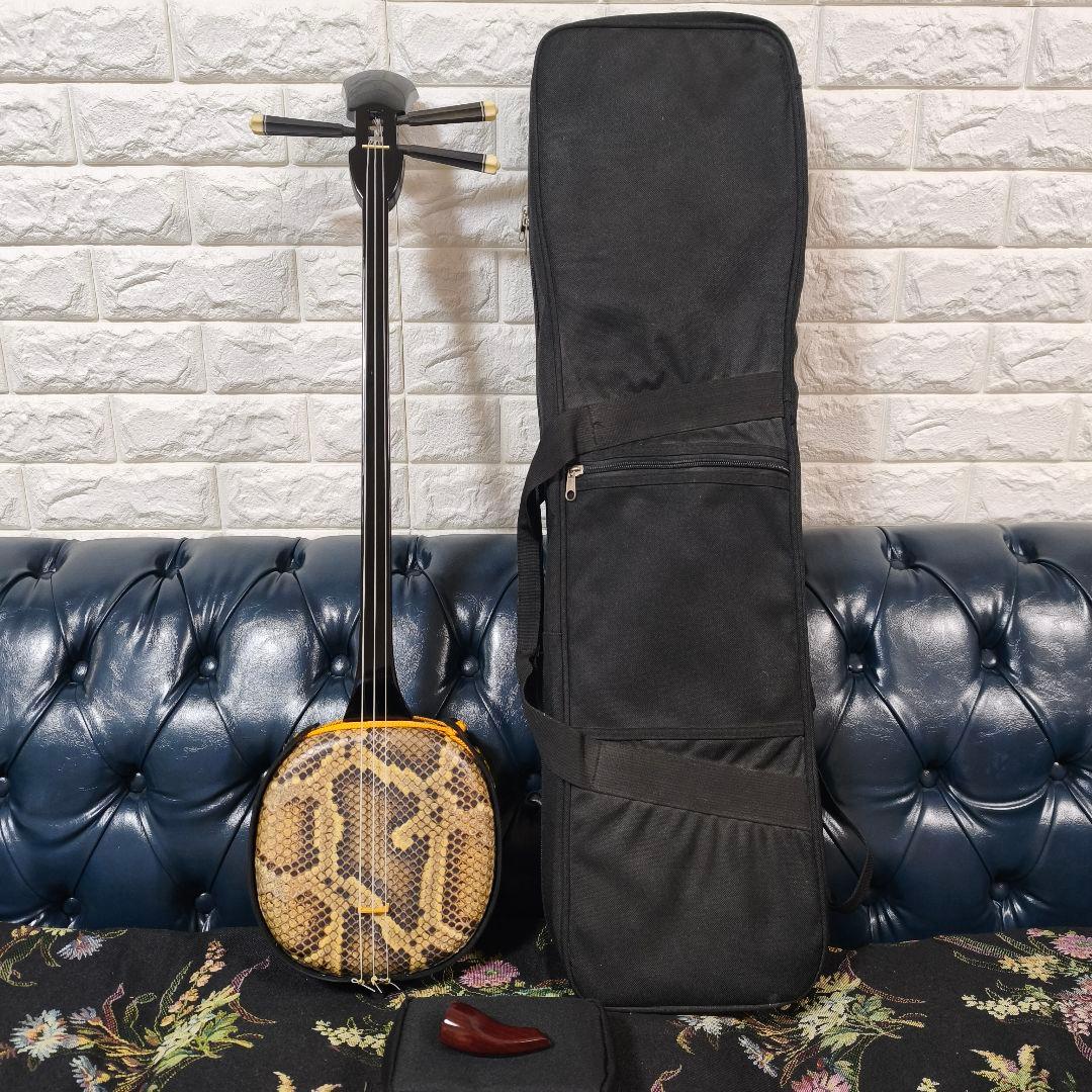 沖縄三線 本皮 種名 アミメニシキヘビ 強化張り ソフトケース付き 全長78cm