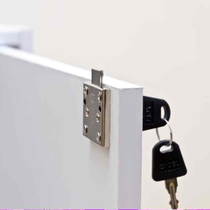 鍵付きラック　3段