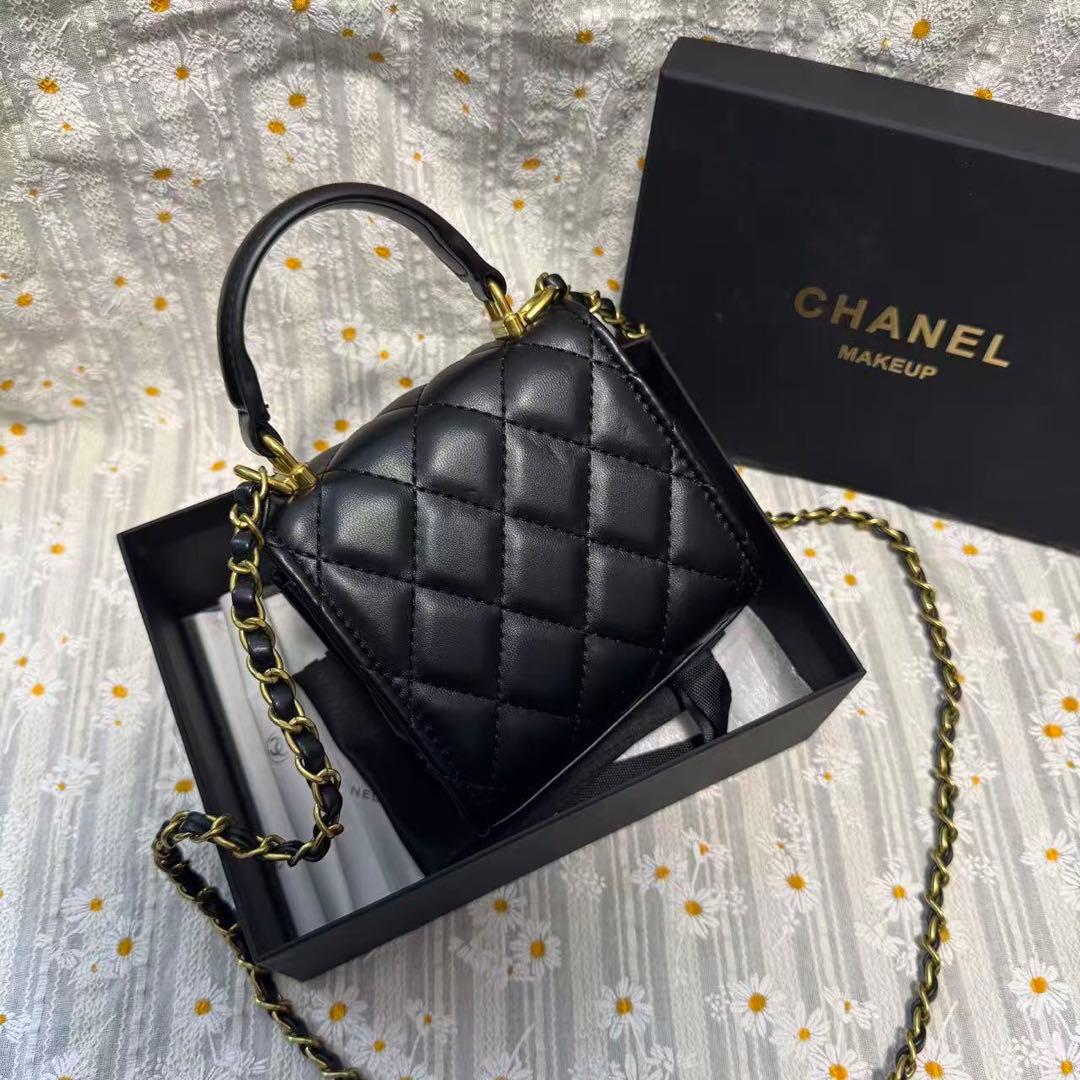 VIP限定 CHANEL ノベルティ ショルダーバッグ　ミラー付き ブラック