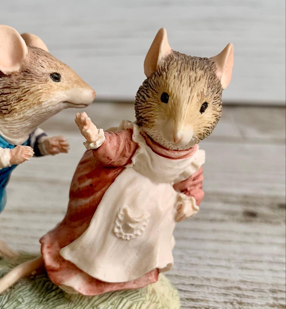 ティーズルとクローバー ブランブリーヘッジ フィギュリン